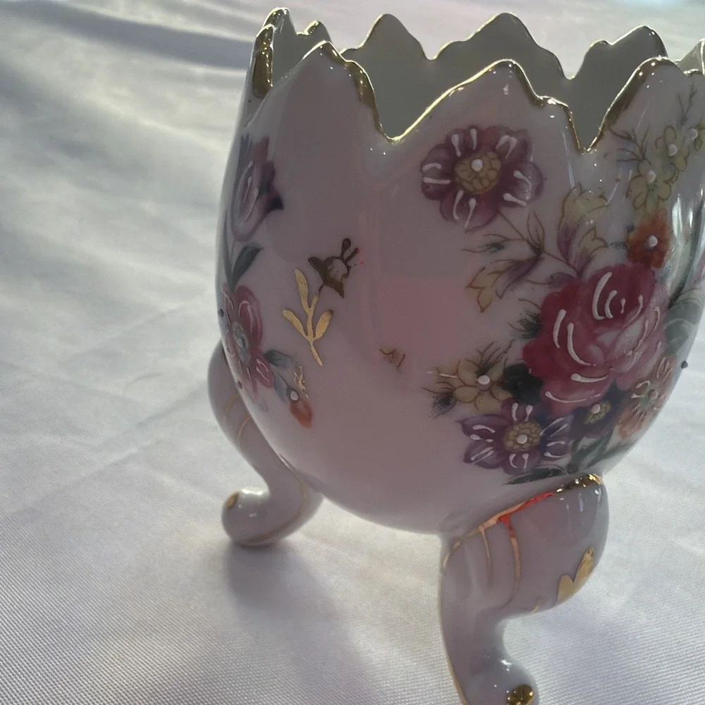VINTAGE HANDPAINTED PORCELAIN FOOTED EGG‎ VASE FLORAL PATTERN RARE Easter Spring